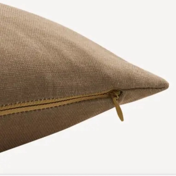 NWT - Brown/White/Black Indoor-Outdoor Pillow Cover 18x18 (insert not included) - Picture 6 of 8